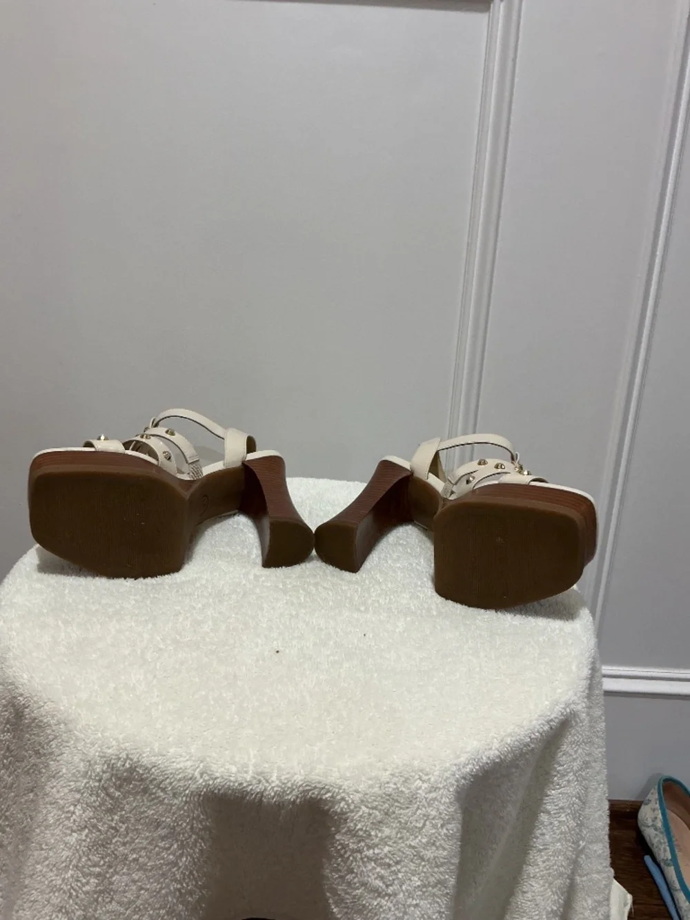 MICHAEL Michael Kors Women's Jagger Studded Platform Sandal Heels Cream 7M